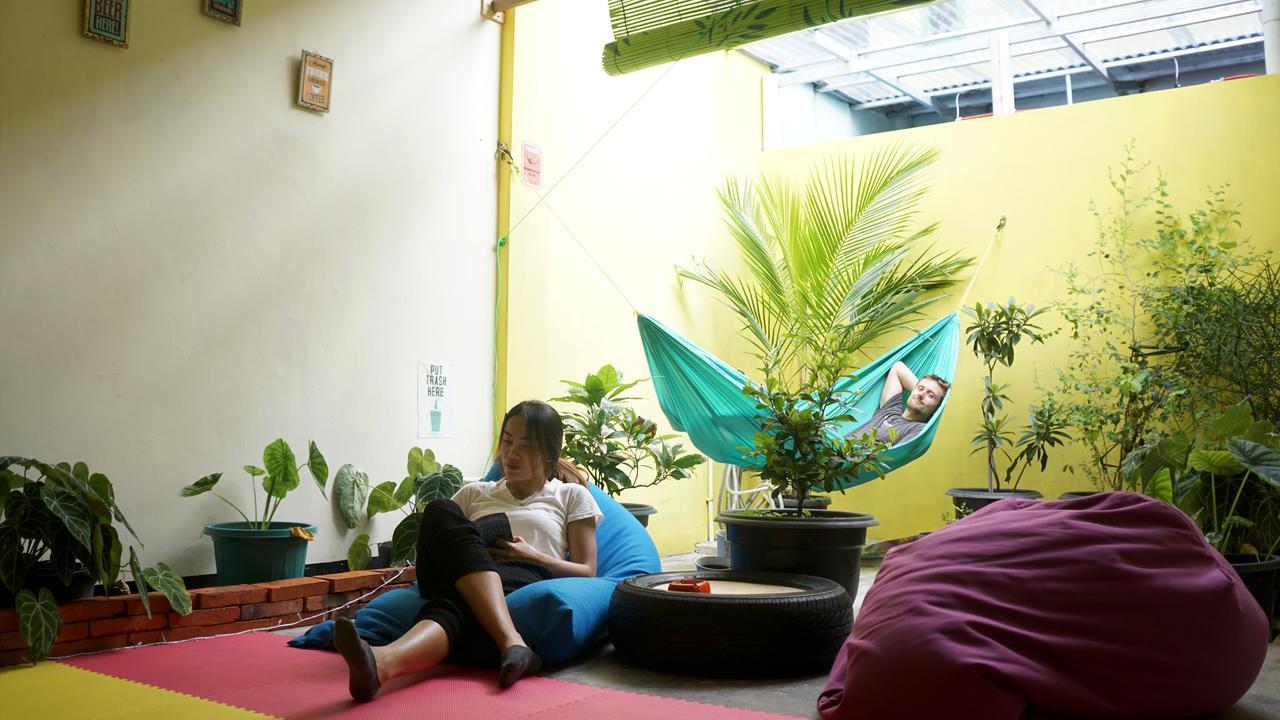 The Sleepingroom Hostel Yogyakarta Exterior foto