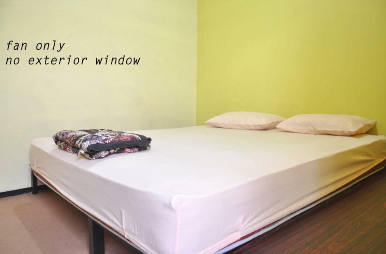 The Sleepingroom Hostel Yogyakarta Exterior foto