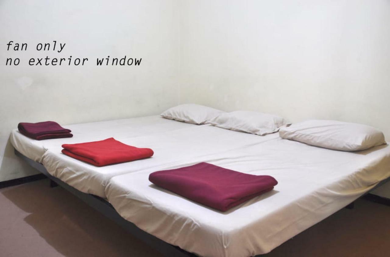The Sleepingroom Hostel Yogyakarta Exterior foto